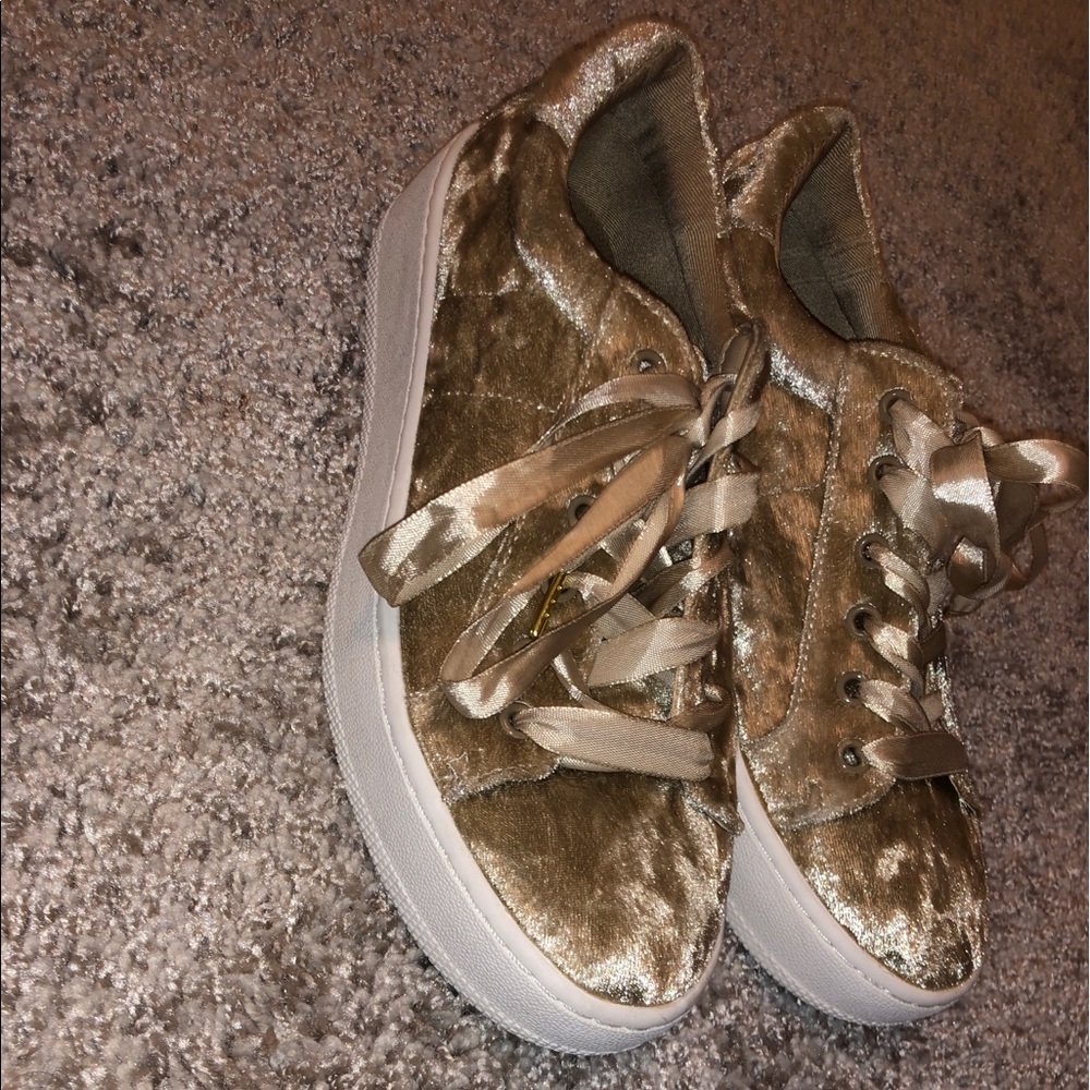 STUDIO F tennis shoes
